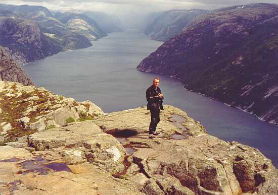 Blick ueber den Preikestolen in den Lysefjord