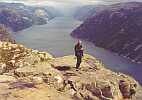 über den Preikestolen in den Lysefjord